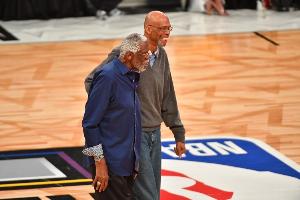 美媒历史Top20中锋:勾环帅鲨梦前五 约基奇7 火花15 恩比德17