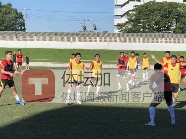 国足战日本前最后一练有惊喜 橄榄球招式战强敌？